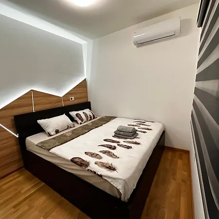 Apartment Mar 1 *