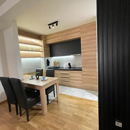 Apartment Mar 1 *