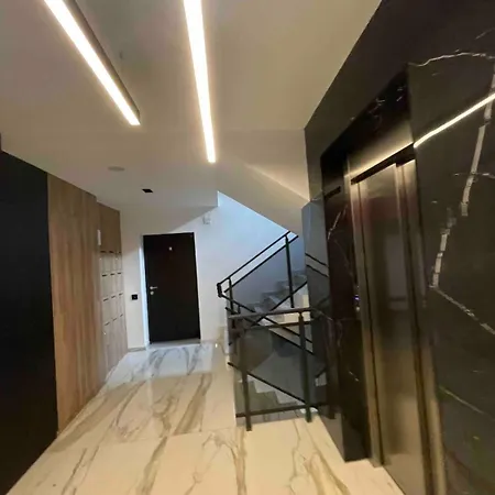 Mar 1 Apartment