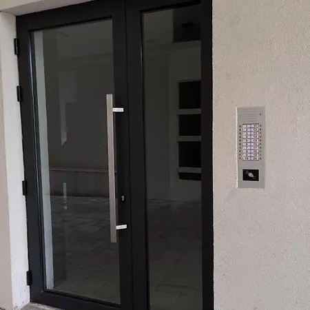 Mar 1 Apartment *